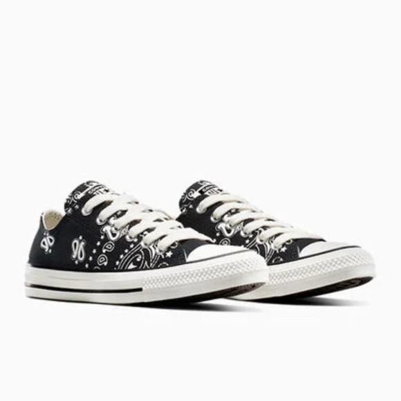 New in Box: Converse Women’s Size 8 Black and White Paisley Sneakers - Picture 2 of 4